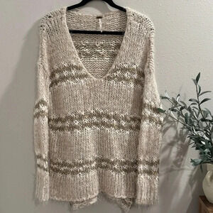 Free People Linus Striped Eyelash V-Neck Pullover Sweater M Oversized Cozy NWOT